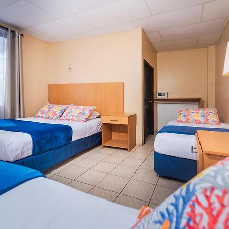 Hostal North Seymour Puerto Ayora  Extérieur photo
